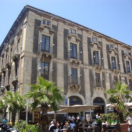 Tre Stelle Al Duomo Bed & Breakfast คาตาเนีย ภายนอก รูปภาพ