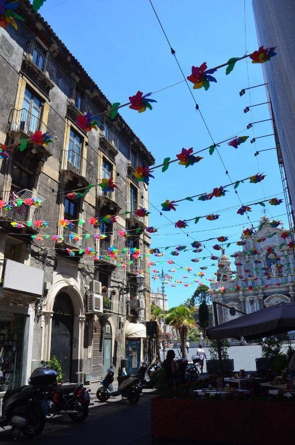 Tre Stelle Al Duomo Bed & Breakfast คาตาเนีย ภายนอก รูปภาพ