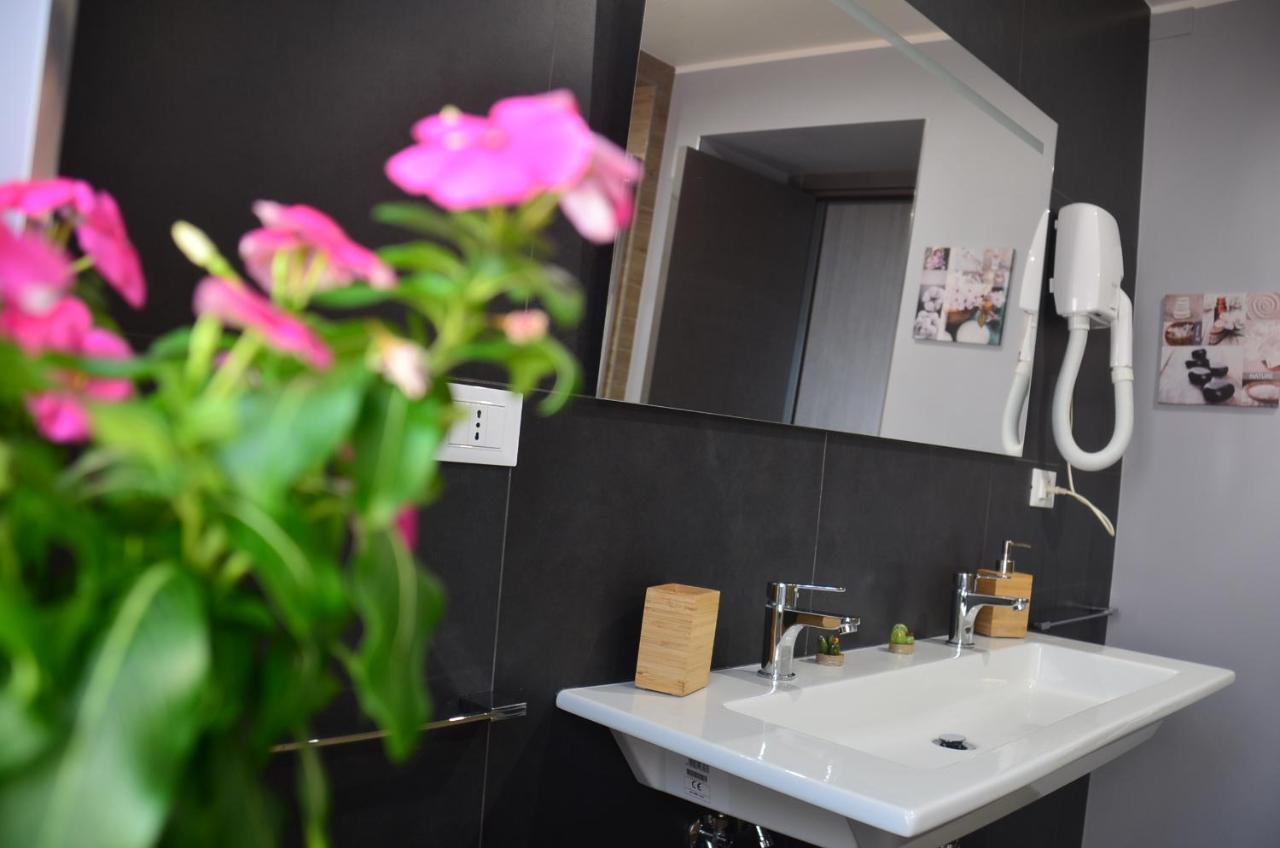 Tre Stelle Al Duomo Bed & Breakfast คาตาเนีย ภายนอก รูปภาพ