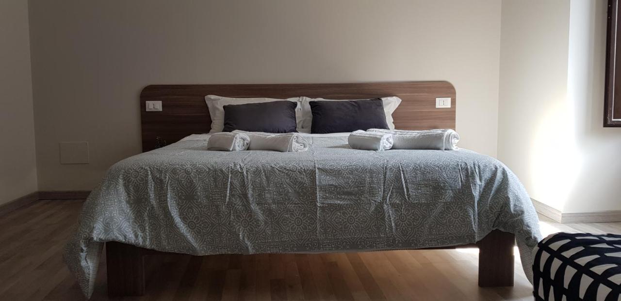 Tre Stelle Al Duomo Bed & Breakfast คาตาเนีย ภายนอก รูปภาพ
