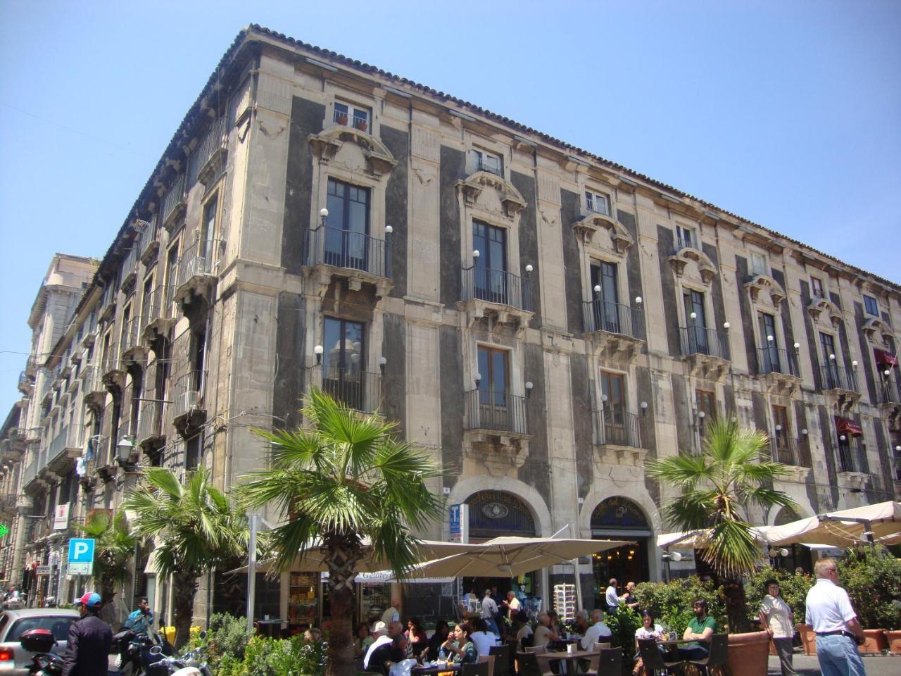 Tre Stelle Al Duomo Bed & Breakfast คาตาเนีย ภายนอก รูปภาพ