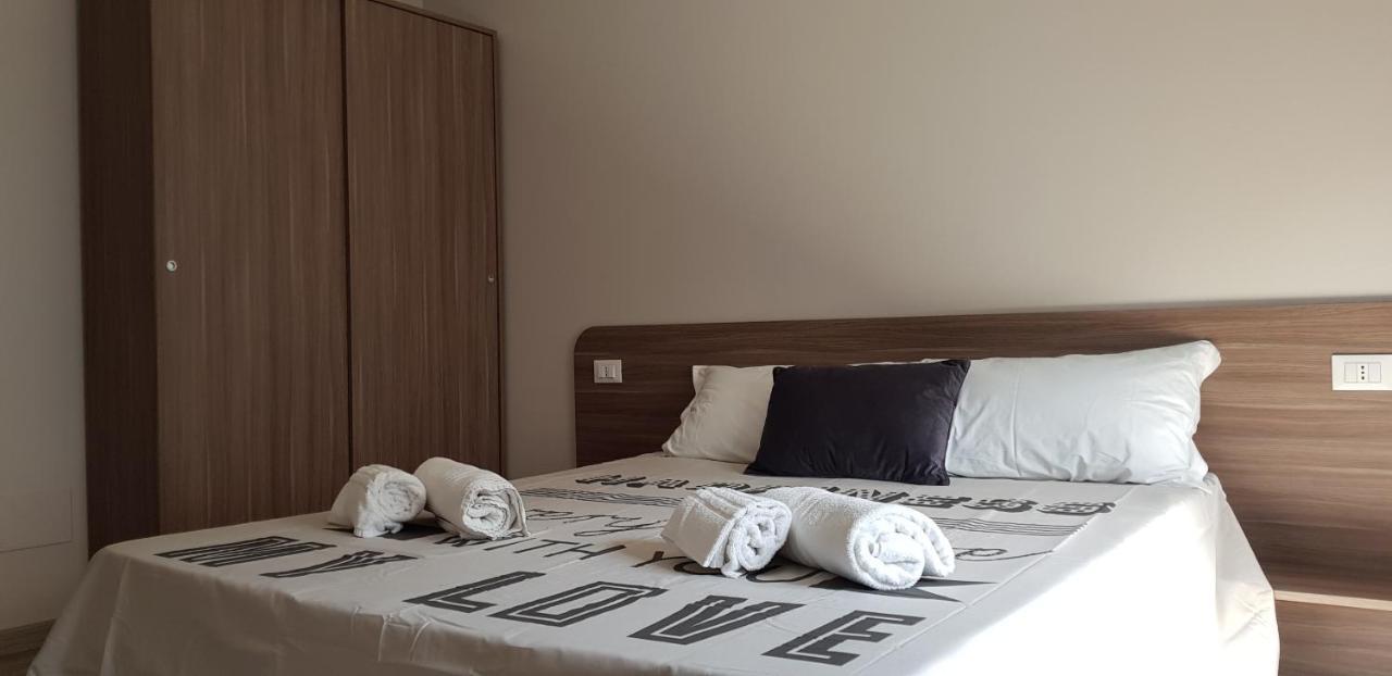 Tre Stelle Al Duomo Bed & Breakfast คาตาเนีย ภายนอก รูปภาพ