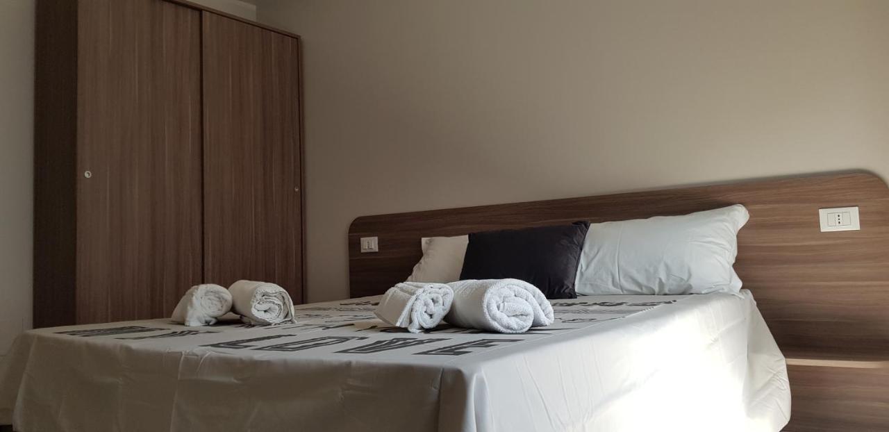 Tre Stelle Al Duomo Bed & Breakfast คาตาเนีย ภายนอก รูปภาพ