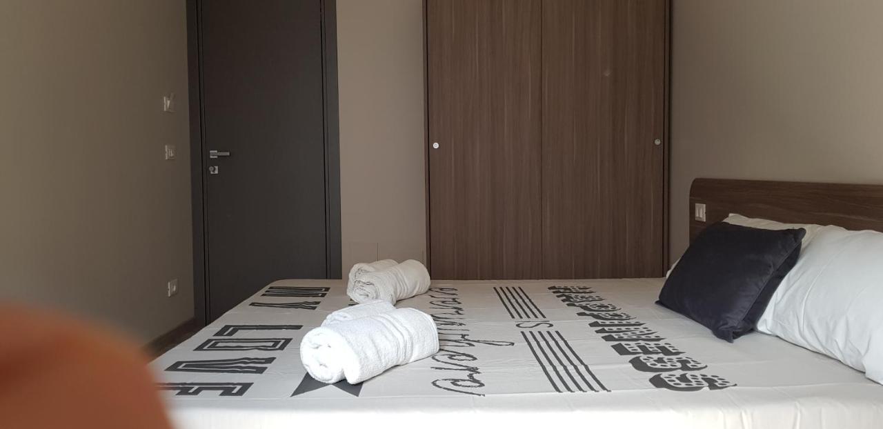 Tre Stelle Al Duomo Bed & Breakfast คาตาเนีย ภายนอก รูปภาพ