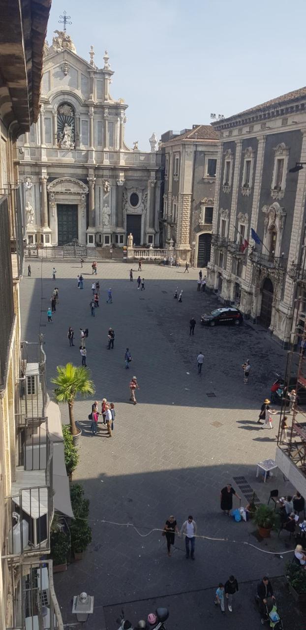 Tre Stelle Al Duomo Bed & Breakfast คาตาเนีย ภายนอก รูปภาพ