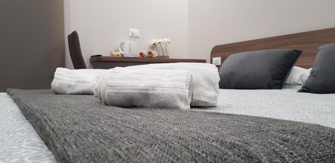 Tre Stelle Al Duomo Bed & Breakfast คาตาเนีย ภายนอก รูปภาพ