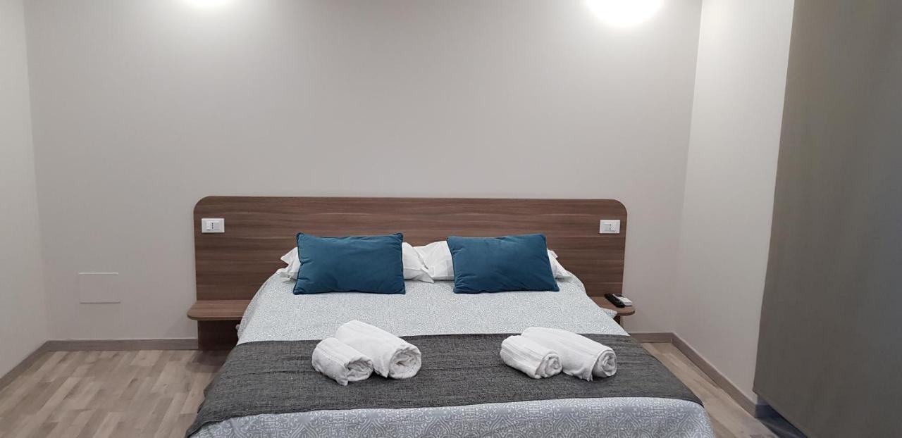 Tre Stelle Al Duomo Bed & Breakfast คาตาเนีย ภายนอก รูปภาพ