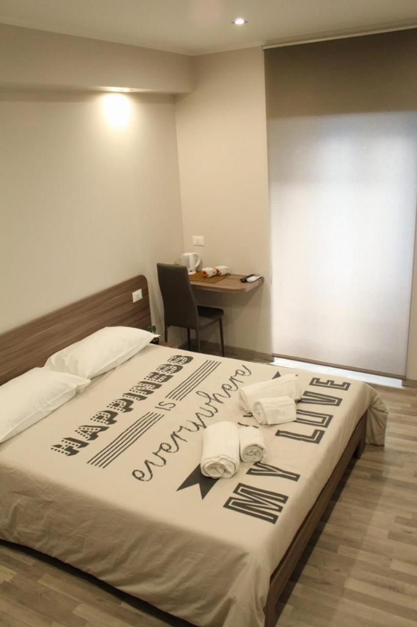 Tre Stelle Al Duomo Bed & Breakfast คาตาเนีย ภายนอก รูปภาพ